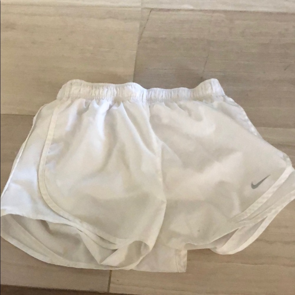 Woman’s white nike tempo shorts